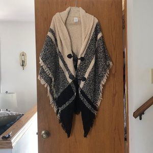 Winter poncho with cute button closure